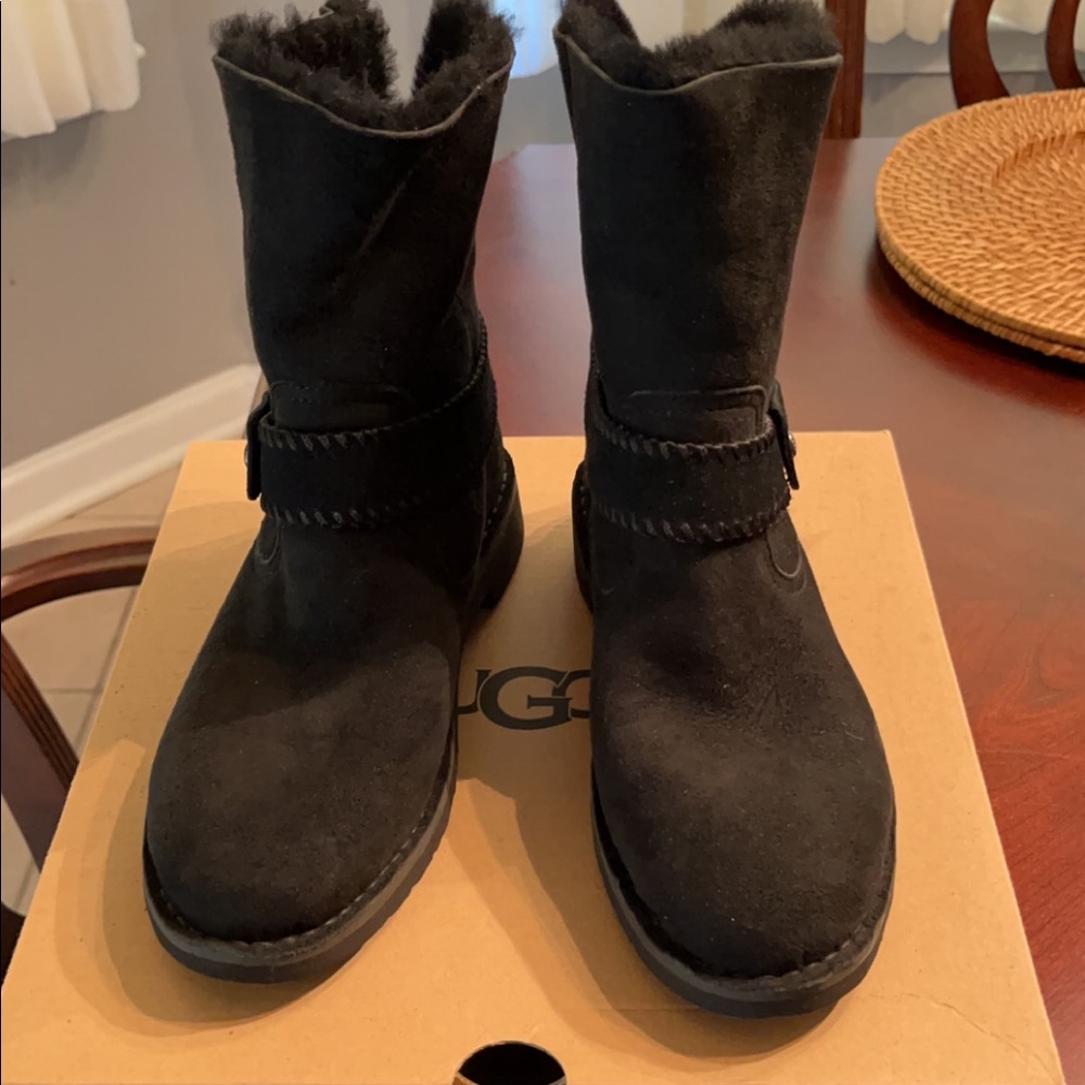 Ugg short buckle boot